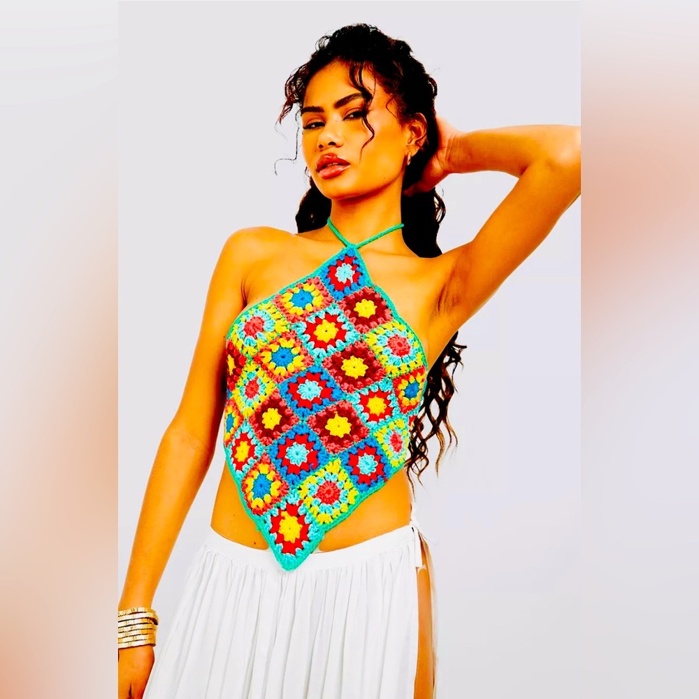 BOOHOO HALTER CROCHET CROP TOP